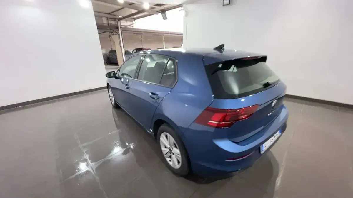 Usata VW Golf VIII Life 116 CV (85 kW) 2025 Blu/azzurro Berlina