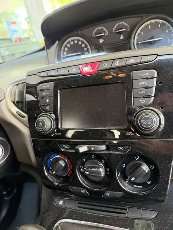 Usata Lancia Ypsilon S 95 CV (69 kW) 2016 Blu/azzurro Utilitaria