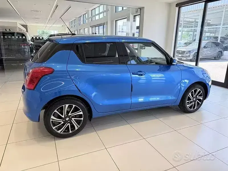 Usata Suzuki Swift 83 CV (61 kW) 2023 Azzurro Utilitaria