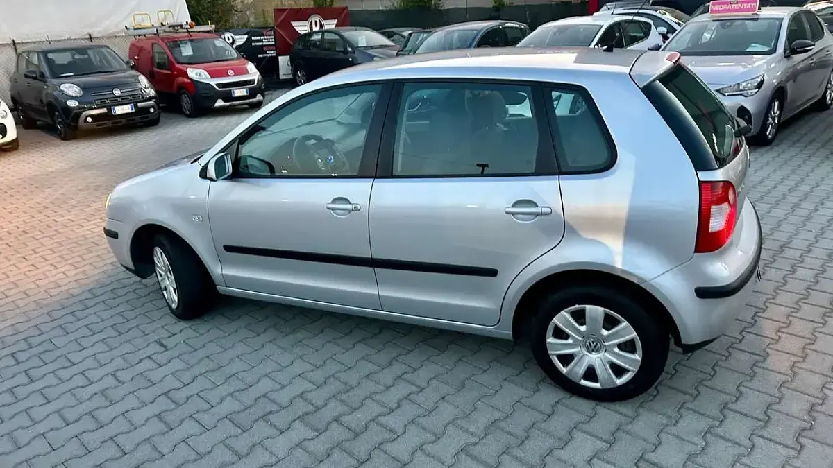 Usata VW Polo Comfortline 64 CV (47 kW) 2002 Argenta metallizzata Utilitaria