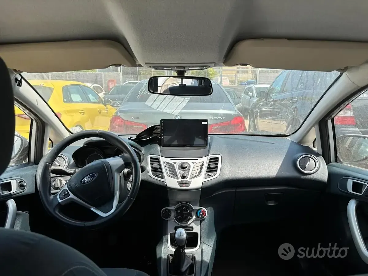 Usata Ford Fiesta 70 CV (51 kW) 2012 Grigio Berlina