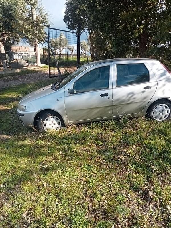 Usata Fiat Punto 80 CV (58 kW) 2000 Grigio Berlina