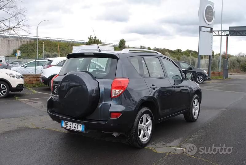 Usata Toyota RAV4 136 CV (100 kW) 2007 Nero SUV