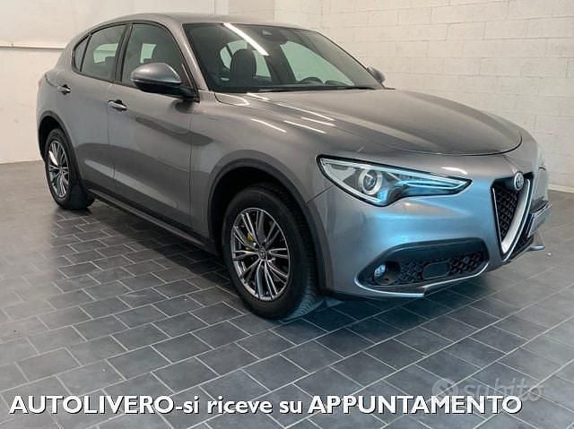 Usata Alfa Romeo Stelvio Executive 210 CV (154 kW) 2017 Grigio SUV