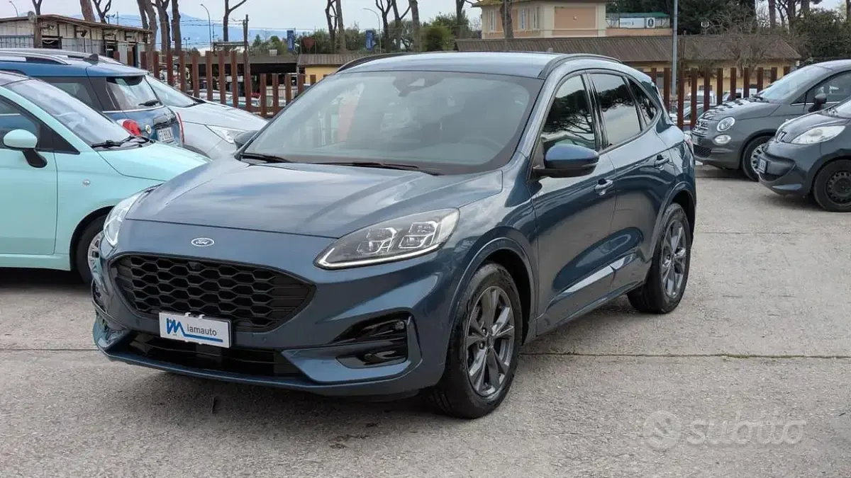 Usata Ford Kuga 120 CV (88 kW) 2023 Blu SUV