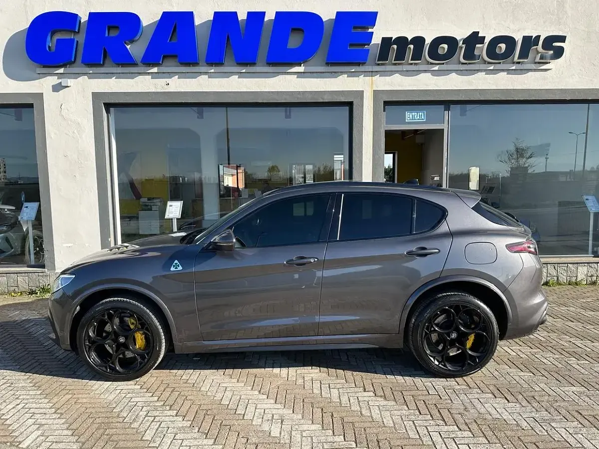 Usata Alfa Romeo Stelvio Quadrifoglio Verde 510 CV (375 kW) 2021 Grigio vesuvio SUV