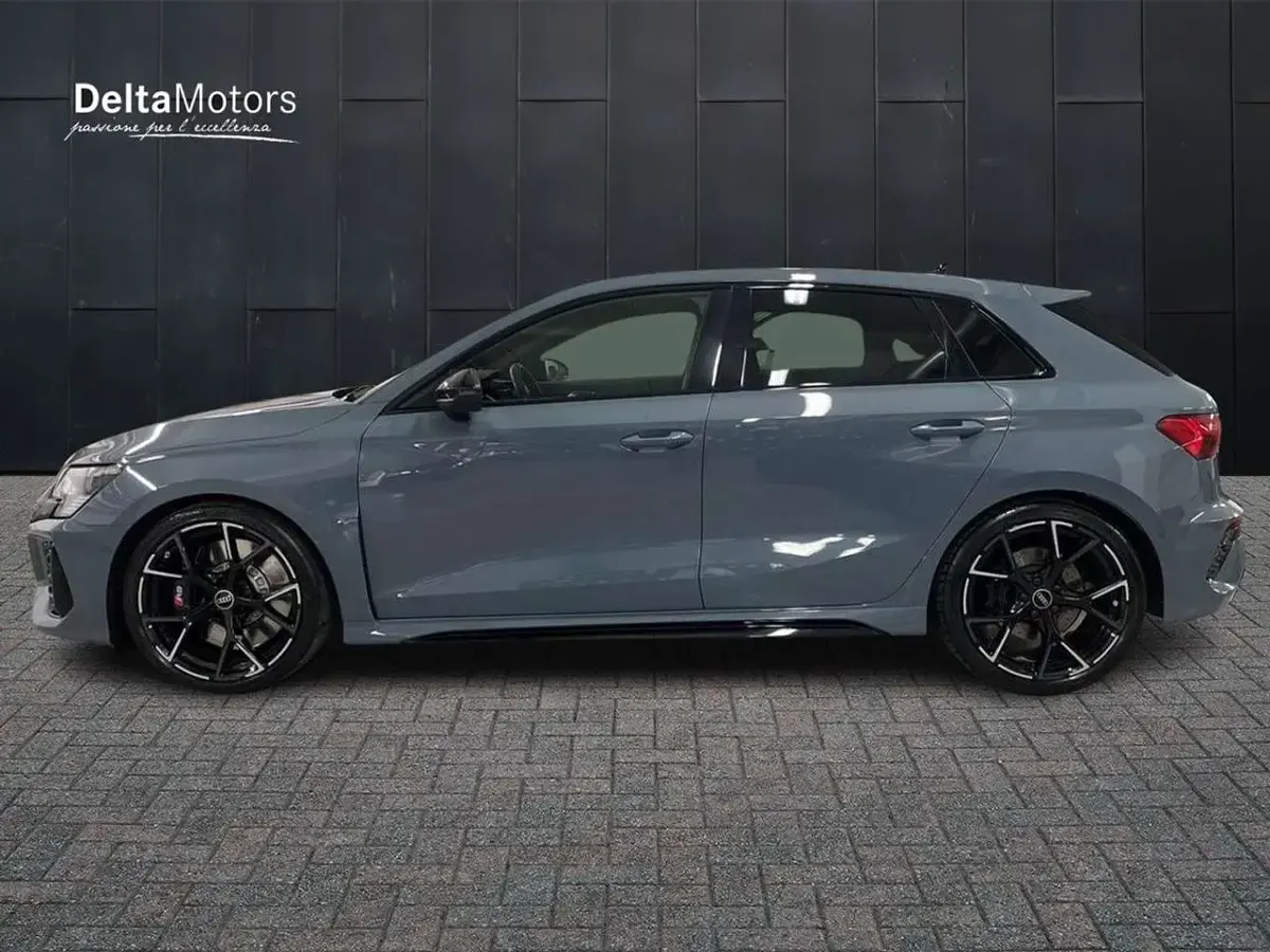 Usata Audi RS3 Sportback 400 CV (294 kW) 2022 Grigio metallizzato Utilitaria