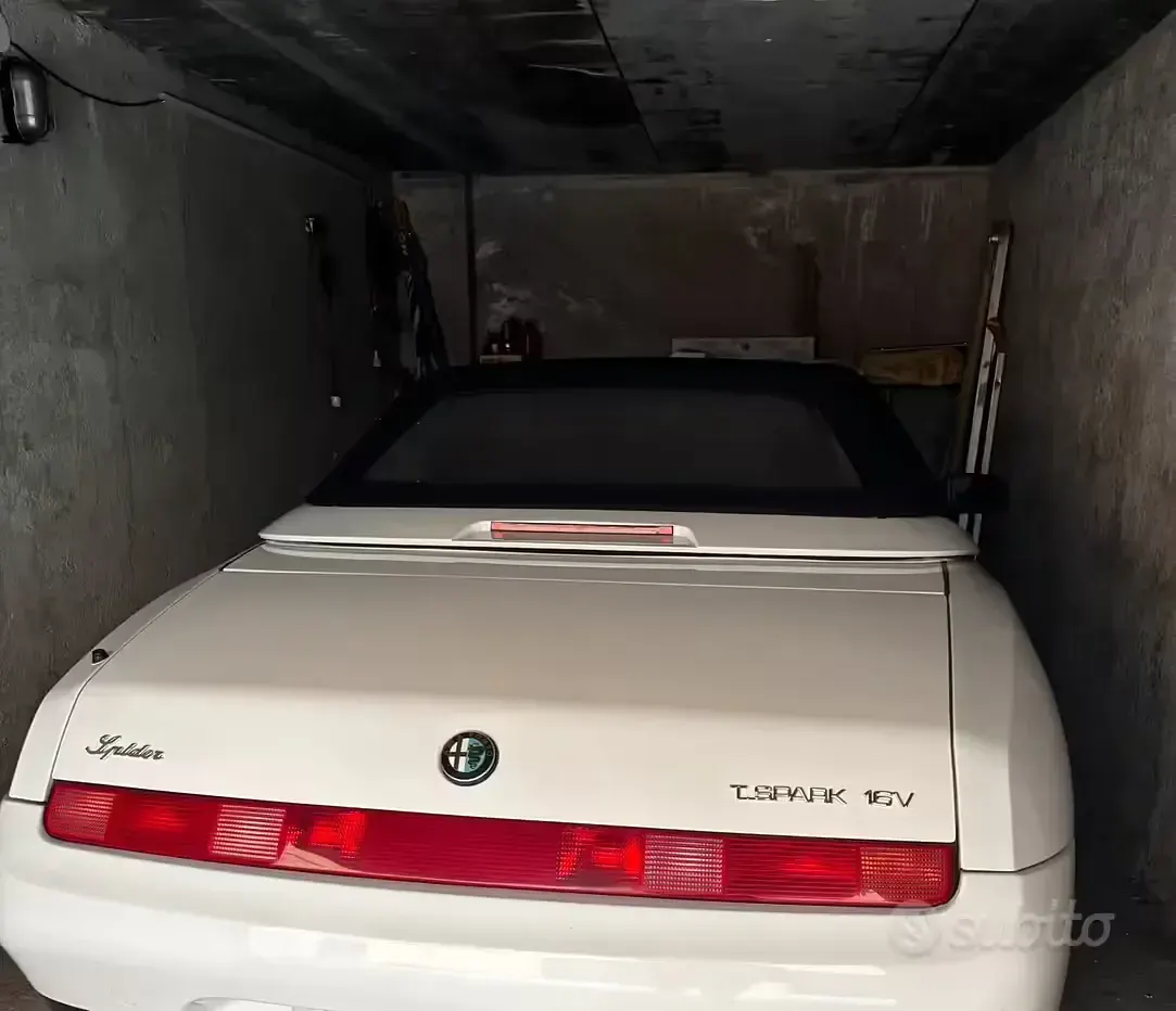 Usata Alfa Romeo Spider 117 CV (86 kW) 1996 Bianco Cabrio