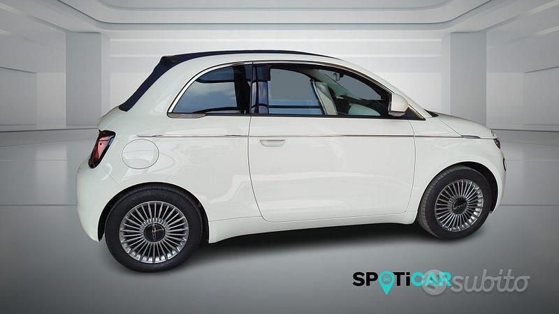 Usata Fiat 500e 86 kW (118 CV) 2024 Bianco Cabrio