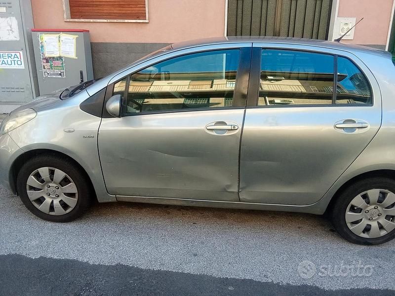 Usata Toyota Yaris 90 CV (66 kW) 2007 Grigio Utilitaria