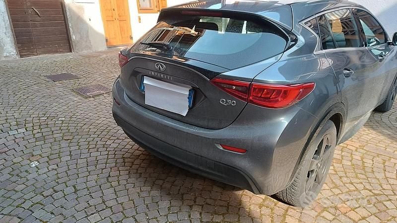 Usata Infiniti Q30 2016 Grigio Berlina