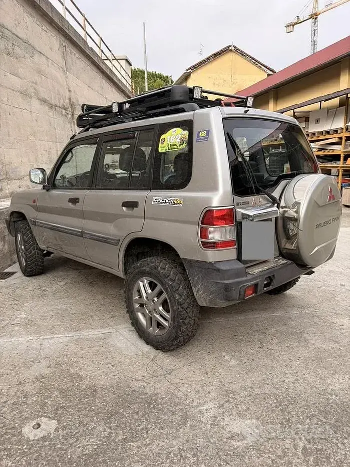 Usata Mitsubishi Pajero 129 CV (94 kW) 2001 Grigio SUV