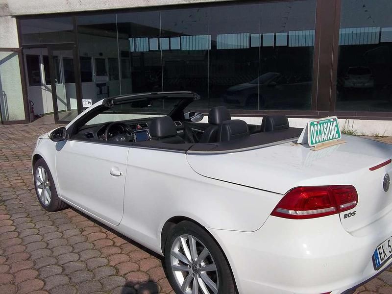 Usata VW Eos 122 CV (89 kW) 2011 Bianco Cabrio
