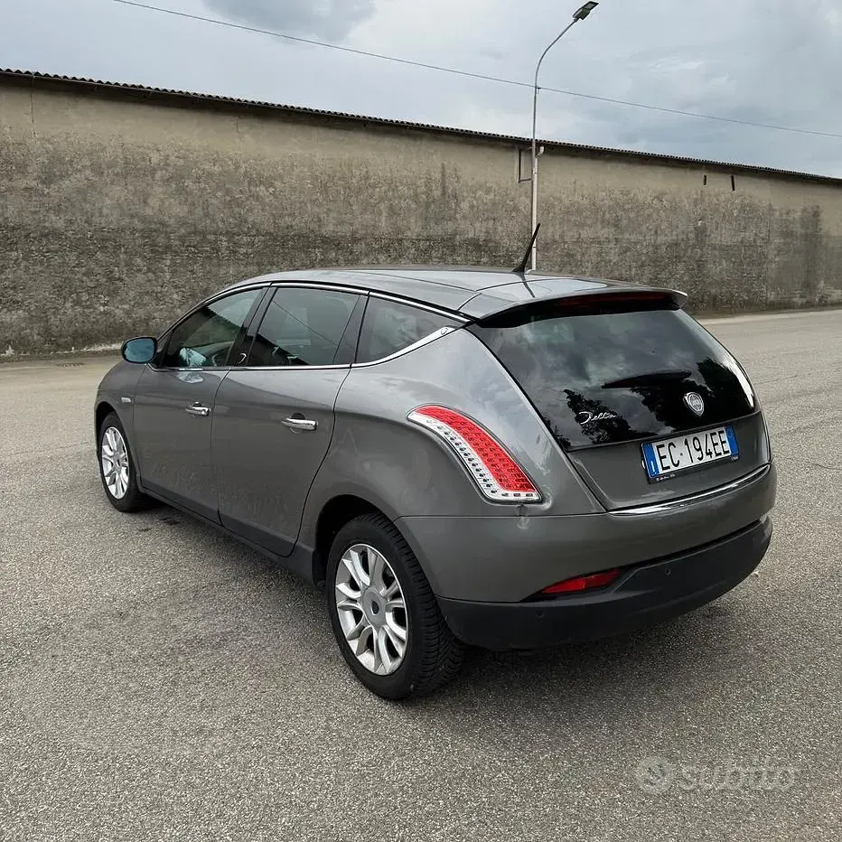 Usata Lancia Delta S 165 CV (121 kW) 2010 Grigio Utilitaria