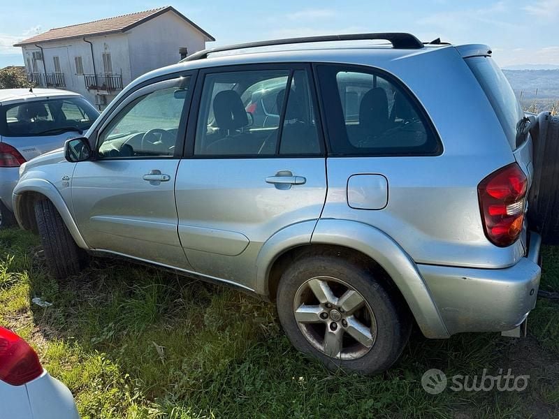Begagnad Toyota RAV4 116 HK (85 kW) 2003 Grå SUV