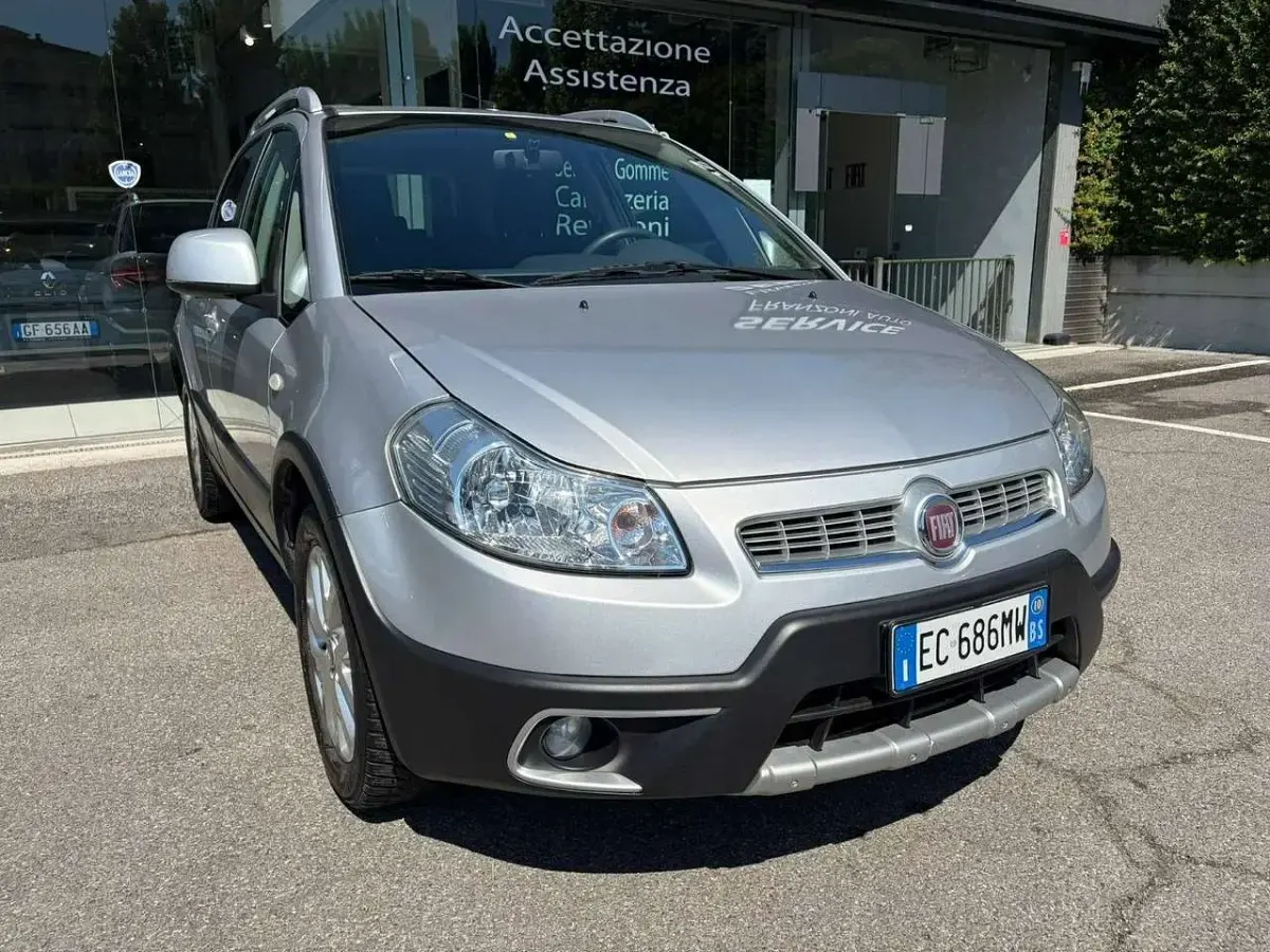 Usata Fiat Sedici Emotion 120 CV (88 kW) 2010 Argento SUV