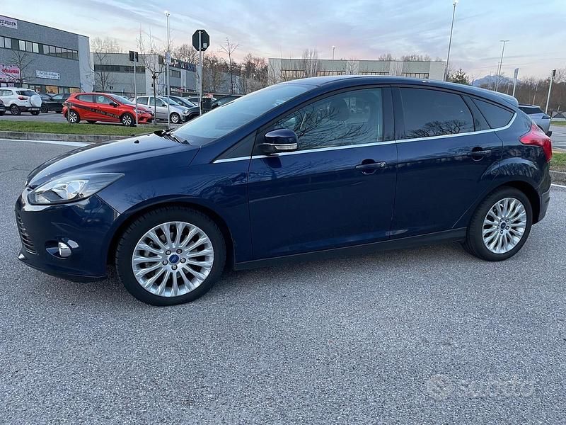 Usata Ford Focus Titanium 150 CV (110 kW) 2011 Blu Berlina