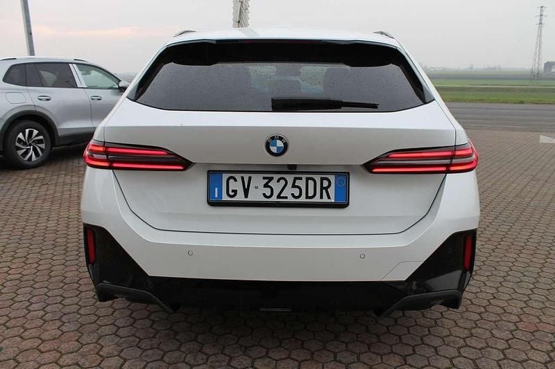 Usata BMW 520 M Sport 197 CV (144 kW) 2024 Mineral white metallizzato Station wagon