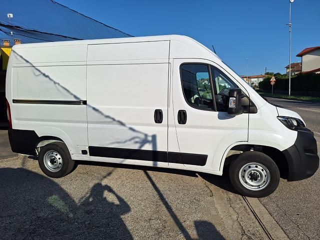 Usata Fiat Ducato 140 CV (102 kW) 2024 Bianco pastello Furgone