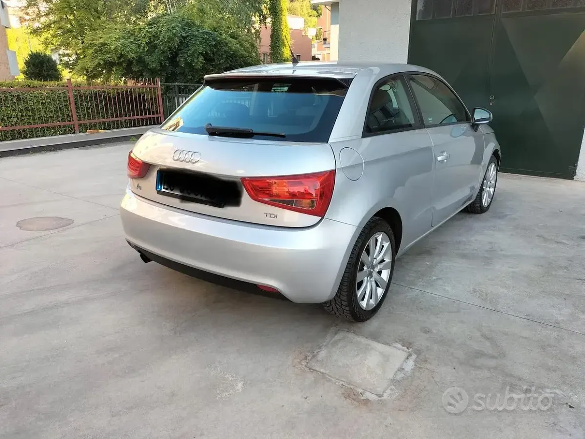 Usata Audi A1 105 CV (77 kW) 2011 Grigio Utilitaria