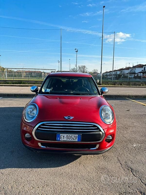 Usata Mini ONE 102 CV (75 kW) 2015 Rosso Utilitaria