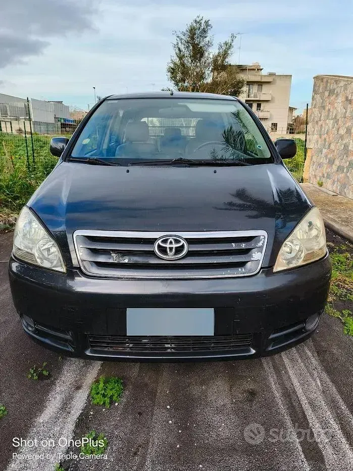 Usata Toyota Avensis 116 CV (85 kW) 2003 Nero Monovolume