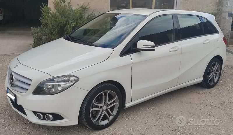 Usata 2013 Mercedes B200 Monovolume | 8900 € (Buon prezzo) - Immagine 1/4