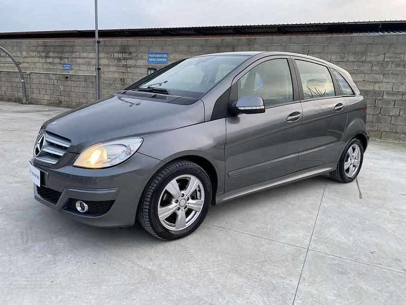 Usata Mercedes B180 Premium 109 CV (80 kW) 2011 Grigio Monovolume