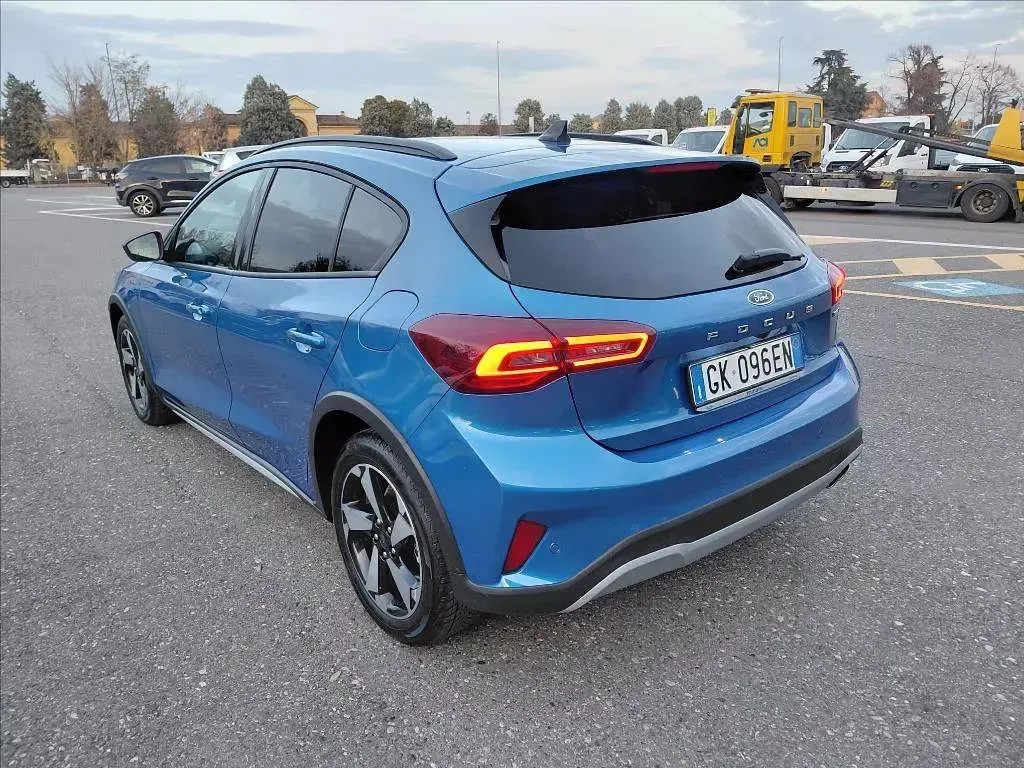 Usata Ford Focus Active 125 CV (91 kW) 2022 Blu Berlina