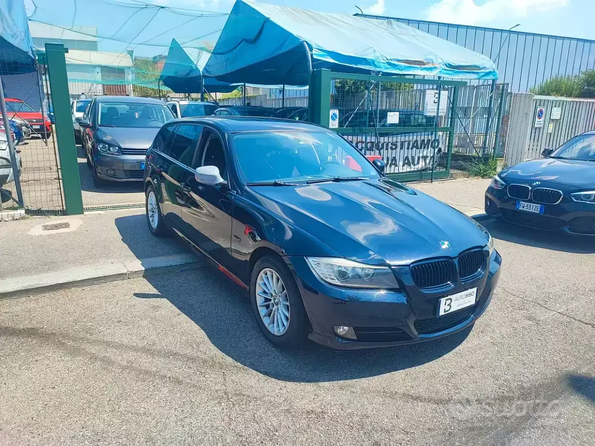 Usata BMW 318 143 CV (105 kW) 2009 Nero Berlina