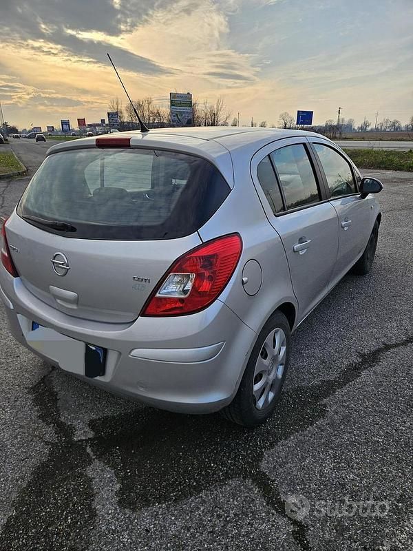 Usata Opel Corsa 75 CV (55 kW) 2013 Grigio Utilitaria