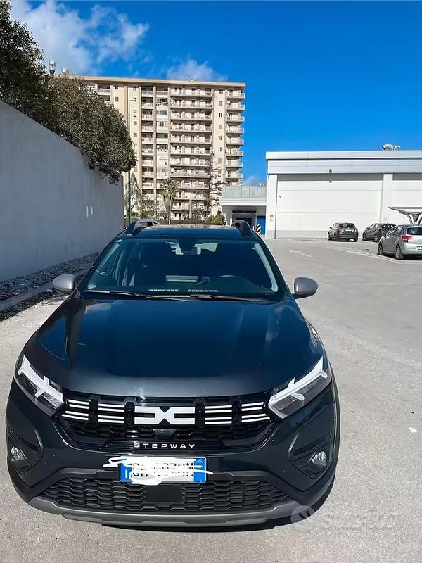 Usata Dacia Sandero Expression 2023 Grigio SUV