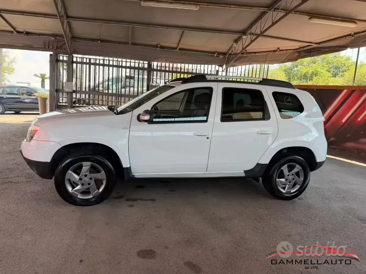 Usata Dacia Duster Lauréate 105 CV (77 kW) 2013 Bianco SUV
