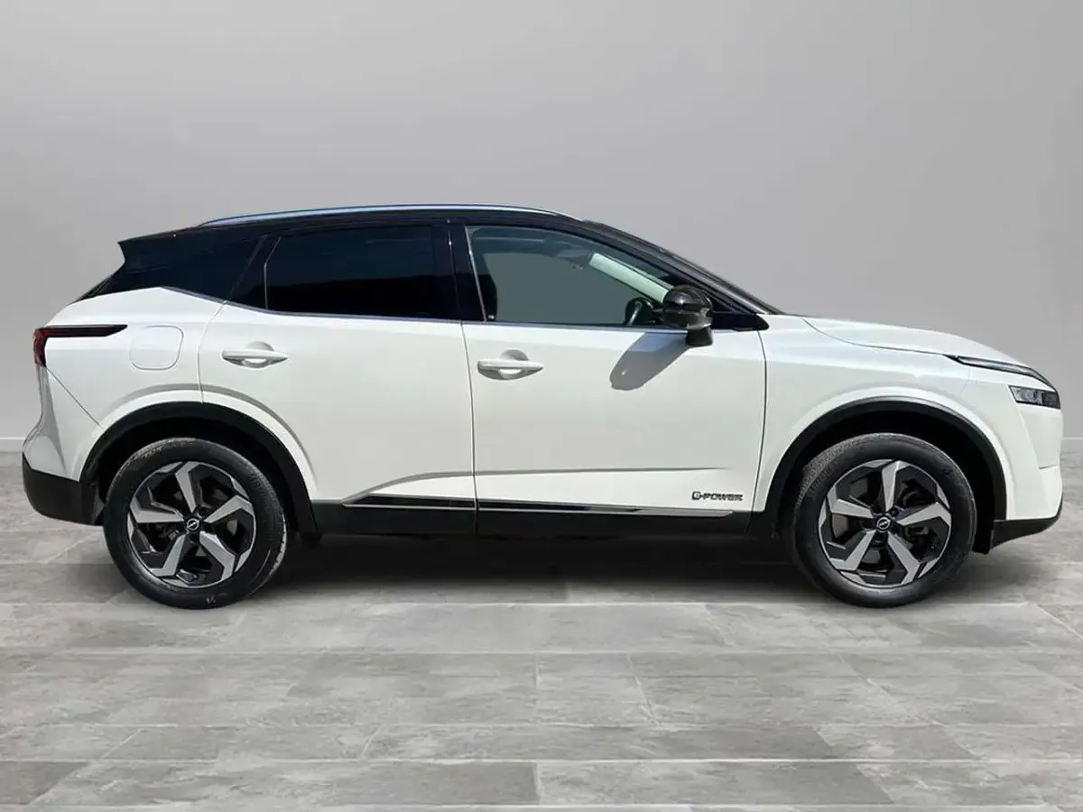 Usata Nissan Qashqai N-Connecta 158 CV (116 kW) 2023 White pearl/black metallic SUV