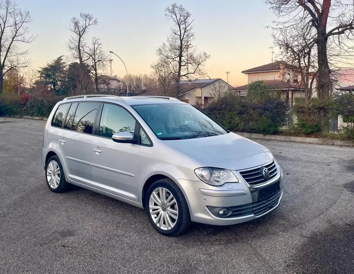 Usata VW Touran Trendline 170 CV (125 kW) 2009 Argento Monovolume