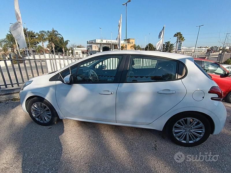 Usata Peugeot 208 Active 81 CV (59 kW) 2014 Bianco Utilitaria
