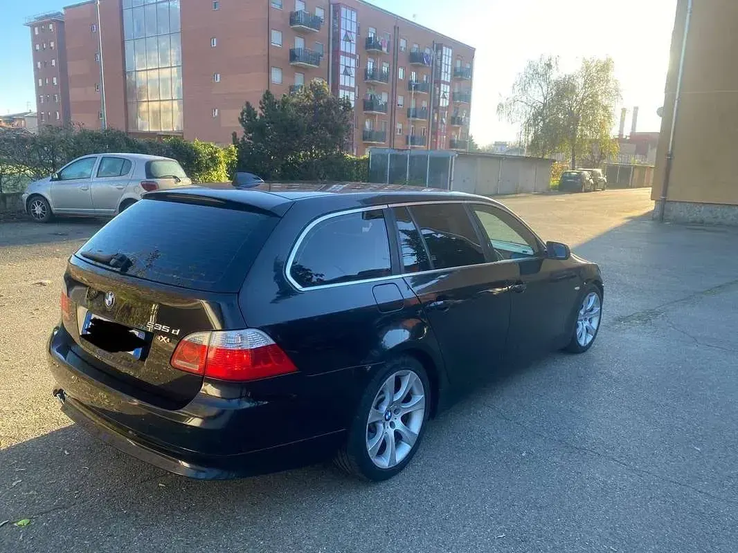 Usata BMW 535 272 CV (200 kW) 2006 Nero Station wagon
