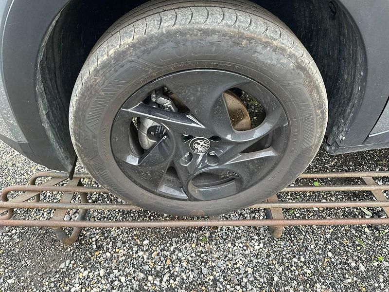 Usata Alfa Romeo Junior 145 CV (106 kW) 2025 Grigio SUV