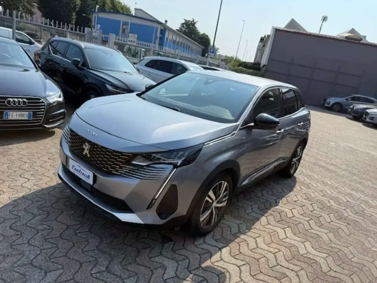 Usata Peugeot 3008 Allure 181 CV (133 kW) 2022 Argento SUV