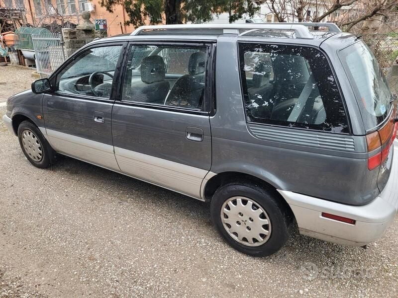 Usata Mitsubishi Space Wagon 1993 Grigio Monovolume
