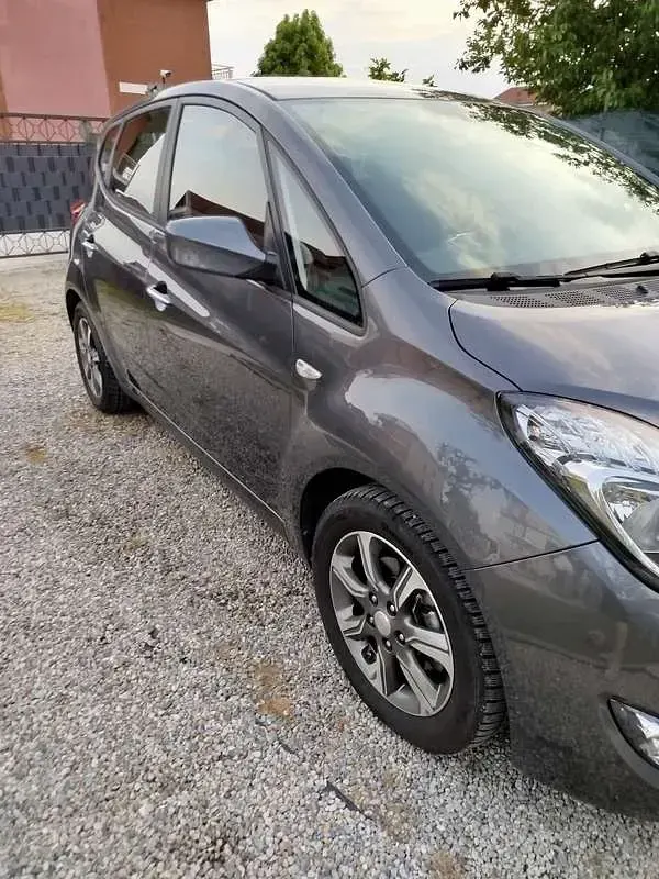 Usata Hyundai ix20 Xpossible 90 CV (66 kW) 2016 Grigio Utilitaria