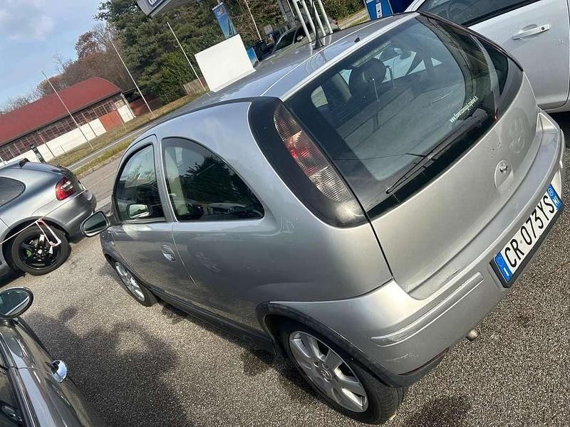 Usata Opel Corsa 69 CV (50 kW) 2004 Utilitaria