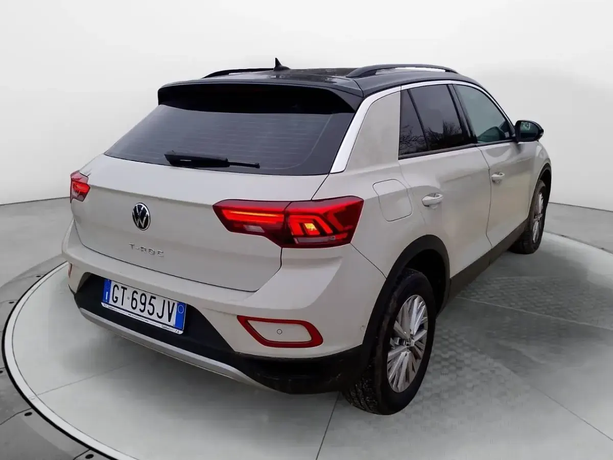 Usata VW T-Roc Life 110 CV (80 kW) 2024 Beige SUV