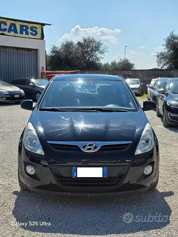 Usata Hyundai i20 Edition 77 CV (56 kW) 2012 Nero Utilitaria