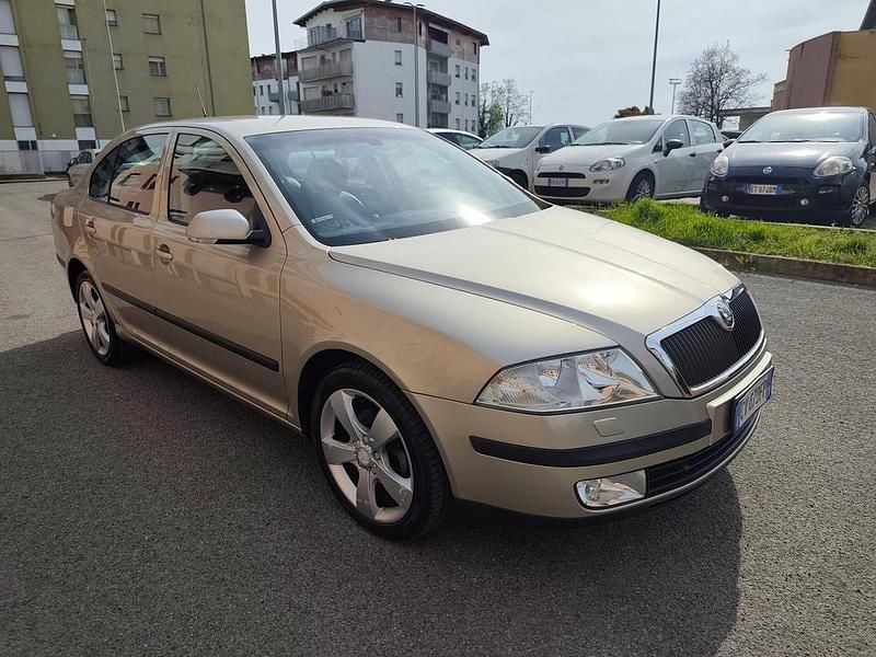 Usata Skoda Octavia Elegance 115 CV (84 kW) 2005 Oro Berlina