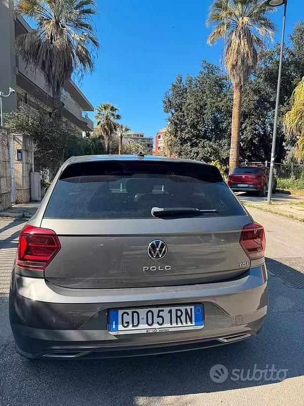 Usata VW Polo R-line 90 CV (66 kW) 2021 Grigio Utilitaria
