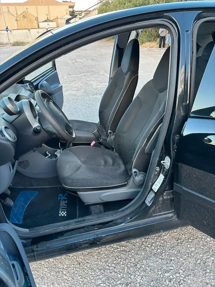 Usata Peugeot 107 68 CV (50 kW) 2010 Nero Utilitaria