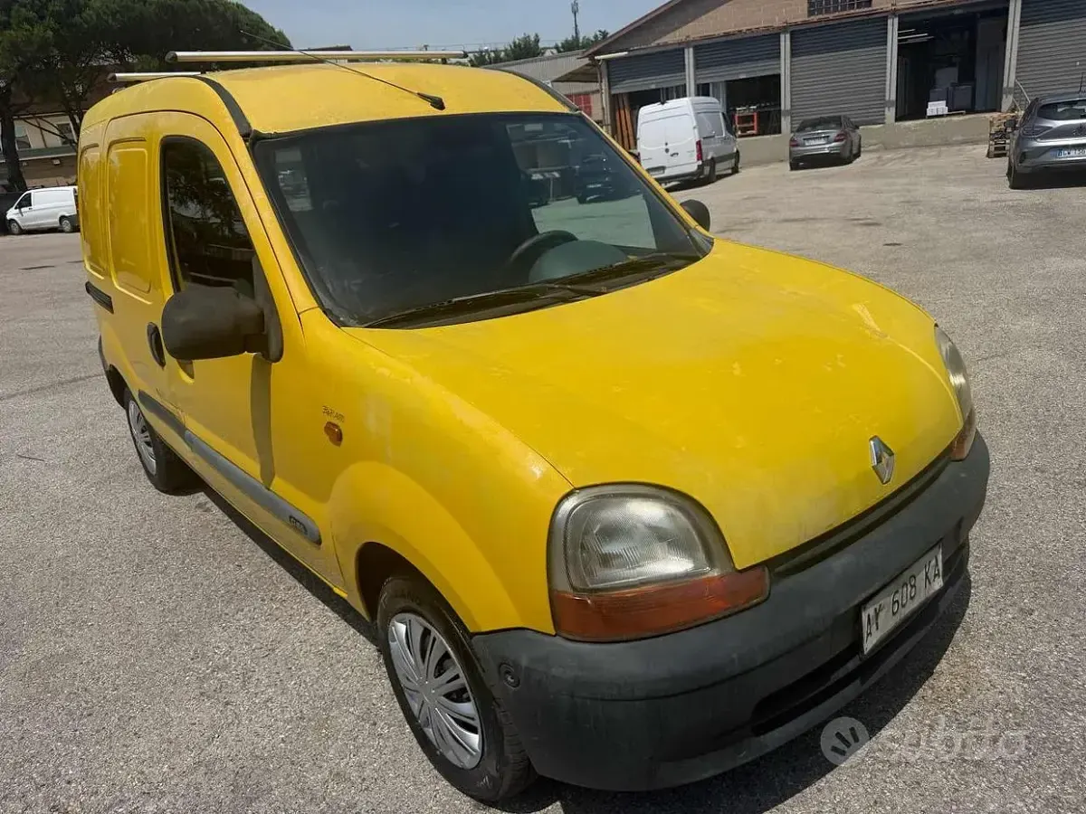 Usata Renault Kangoo 64 CV (47 kW) 1998 Giallo Monovolume