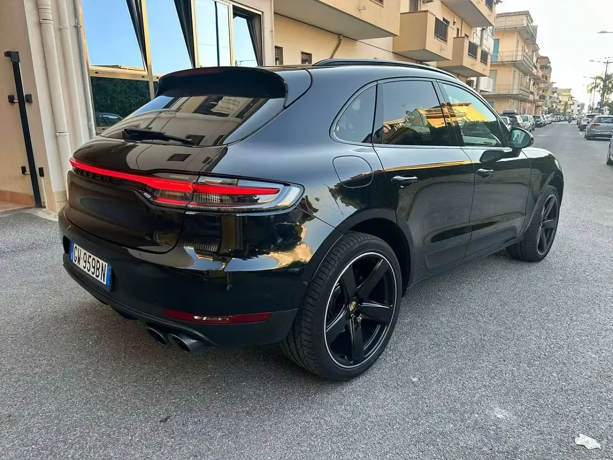 Usata Porsche Macan 245 CV (180 kW) 2020 Nero total black SUV