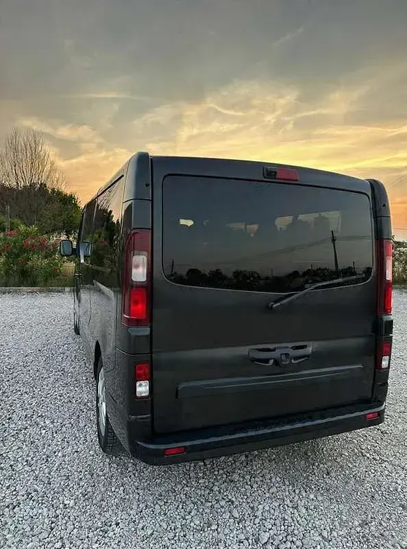 Usata Opel Vivaro 145 CV (106 kW) 2018 Nero Monovolume